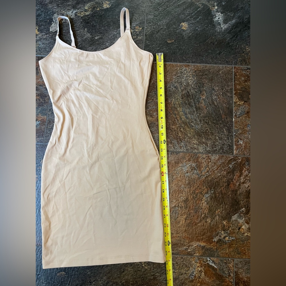 Spanx Socialight light compression slip in soft nude color. Size XL - Picture 11 of 12